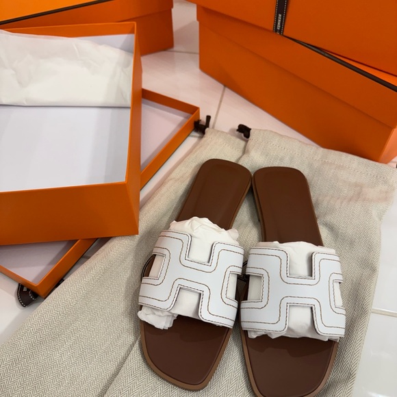 HERMES 🍊 Oran Sandals (Special Edition) - Picture 2 of 2